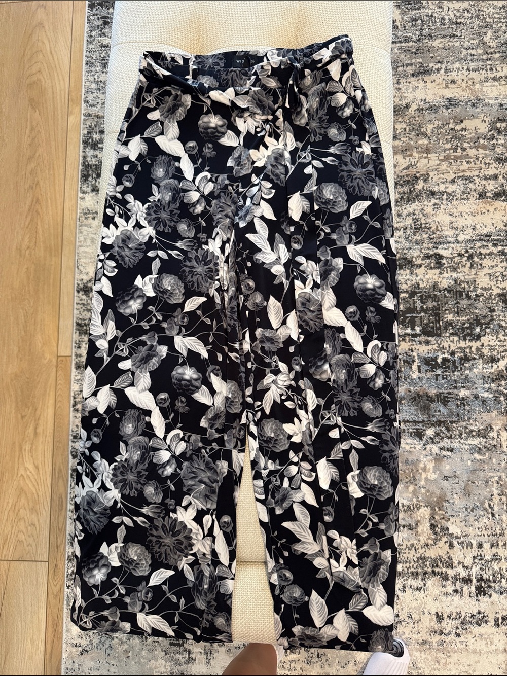 White House Black Market Black & White Floral Wide-Leg Pants